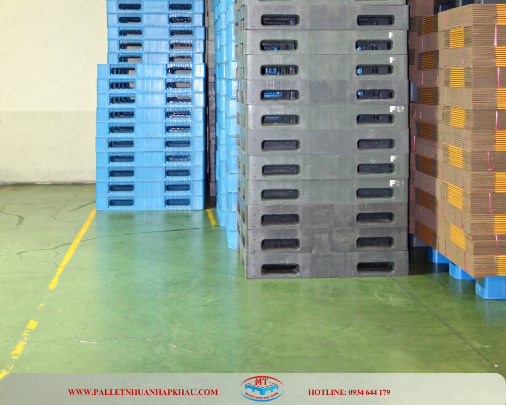 Pallet nhựa sạch và chống được ẩm mốc tuyệt vời