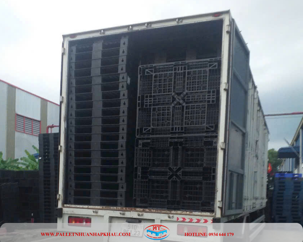 Pallet nhựa chân giằng