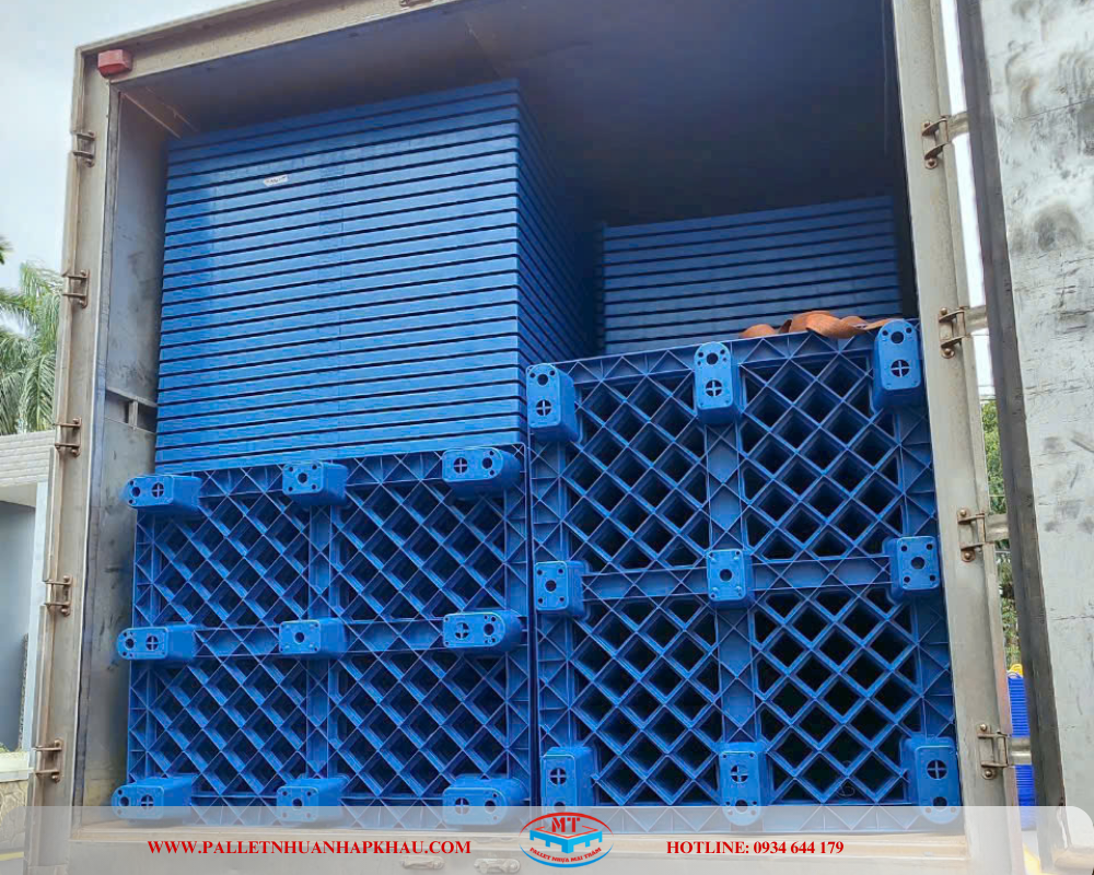 Pallet nhựa chân cốc