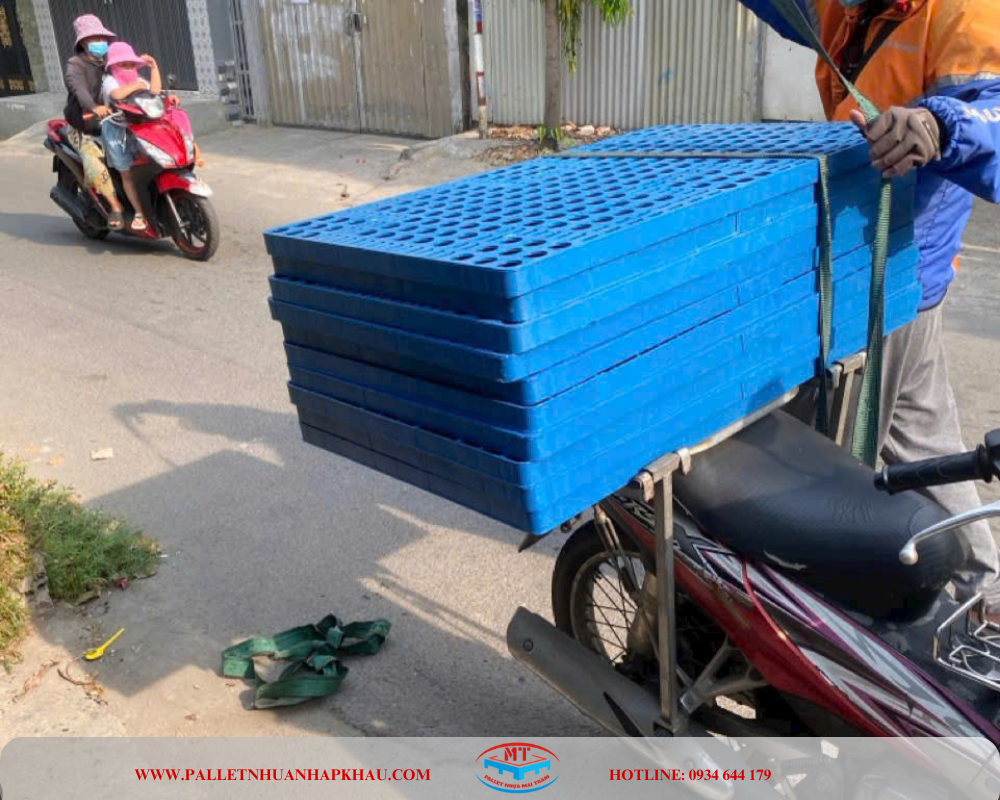 Tấm nhựa lót sàn không chân