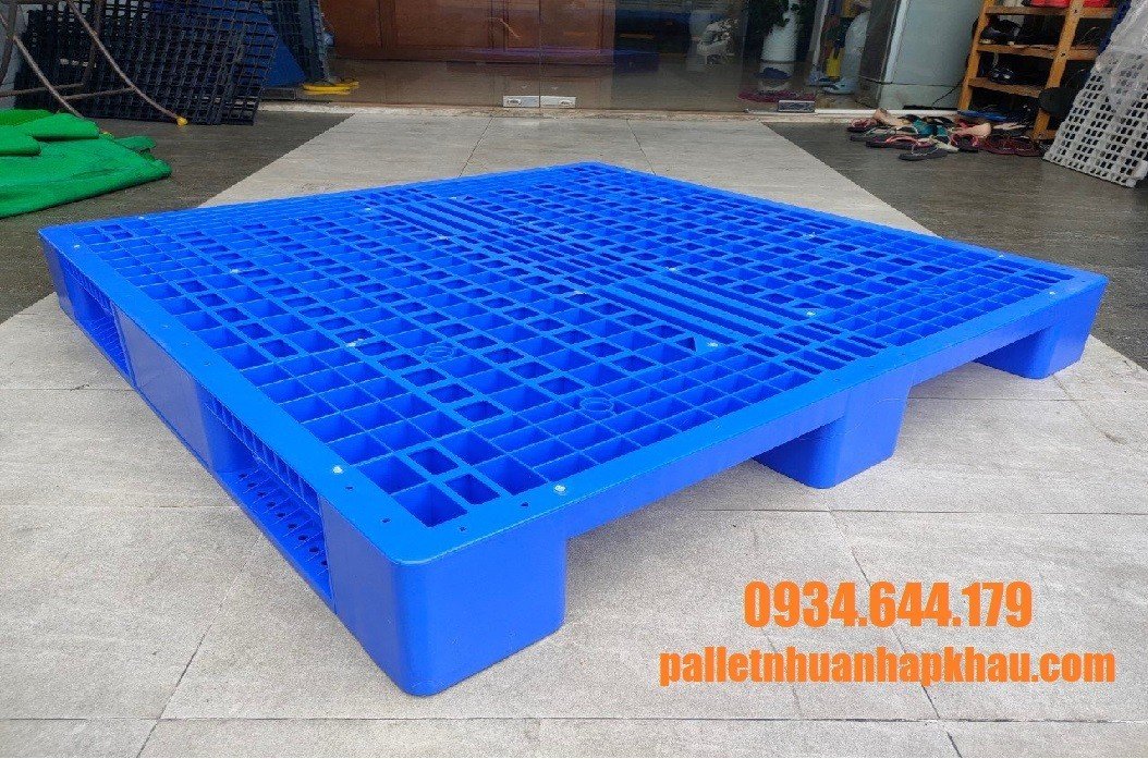 Thay thế pallet nhựa trong siêu thị là lựa chọn tối ưu