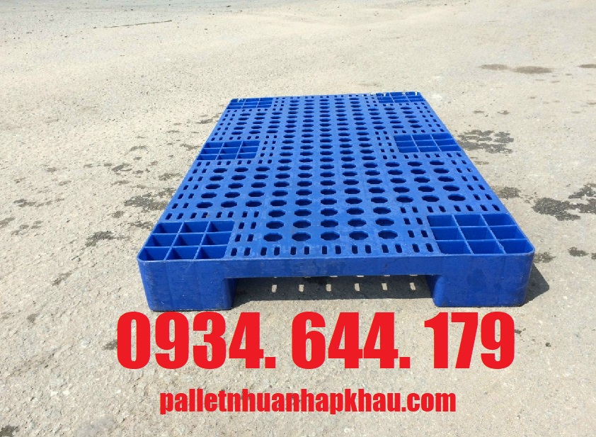 pallet nhựa trảng bom