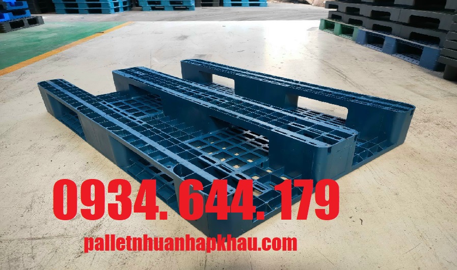 pallet nhựa cũ trảng bom