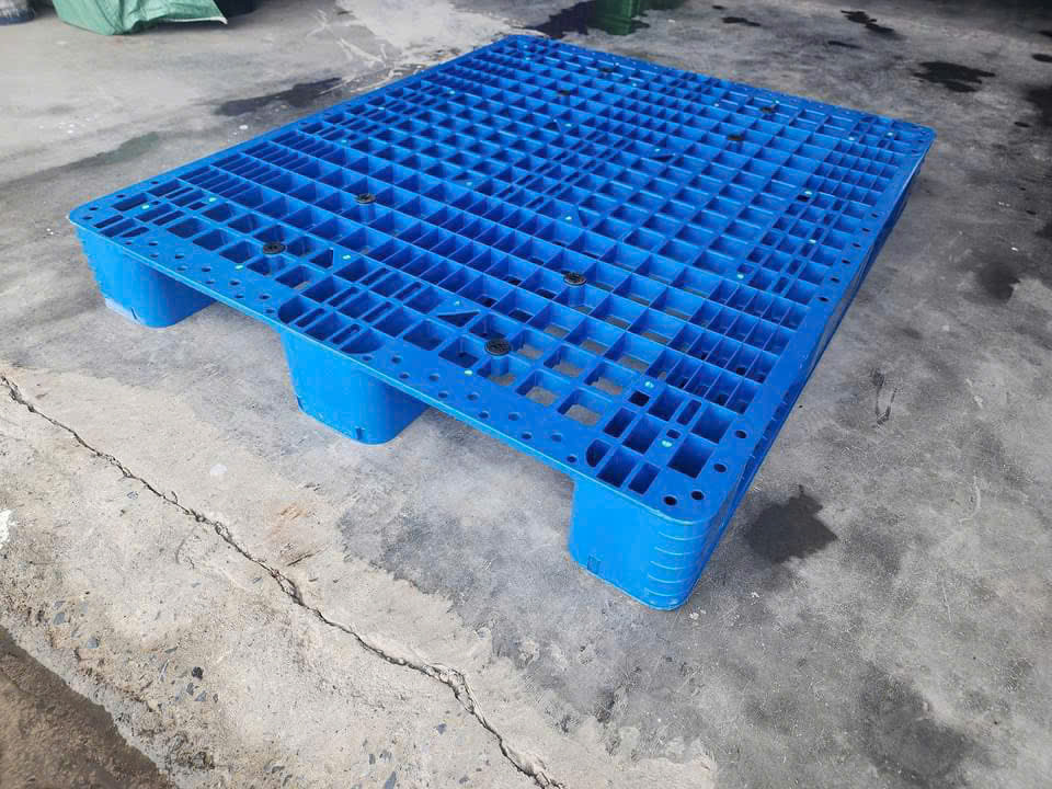Lợi ích của việc sử dụng pallet nhựa cũ 