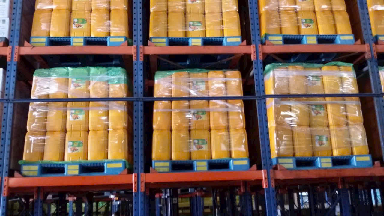 Pallet nhựa kê kệ